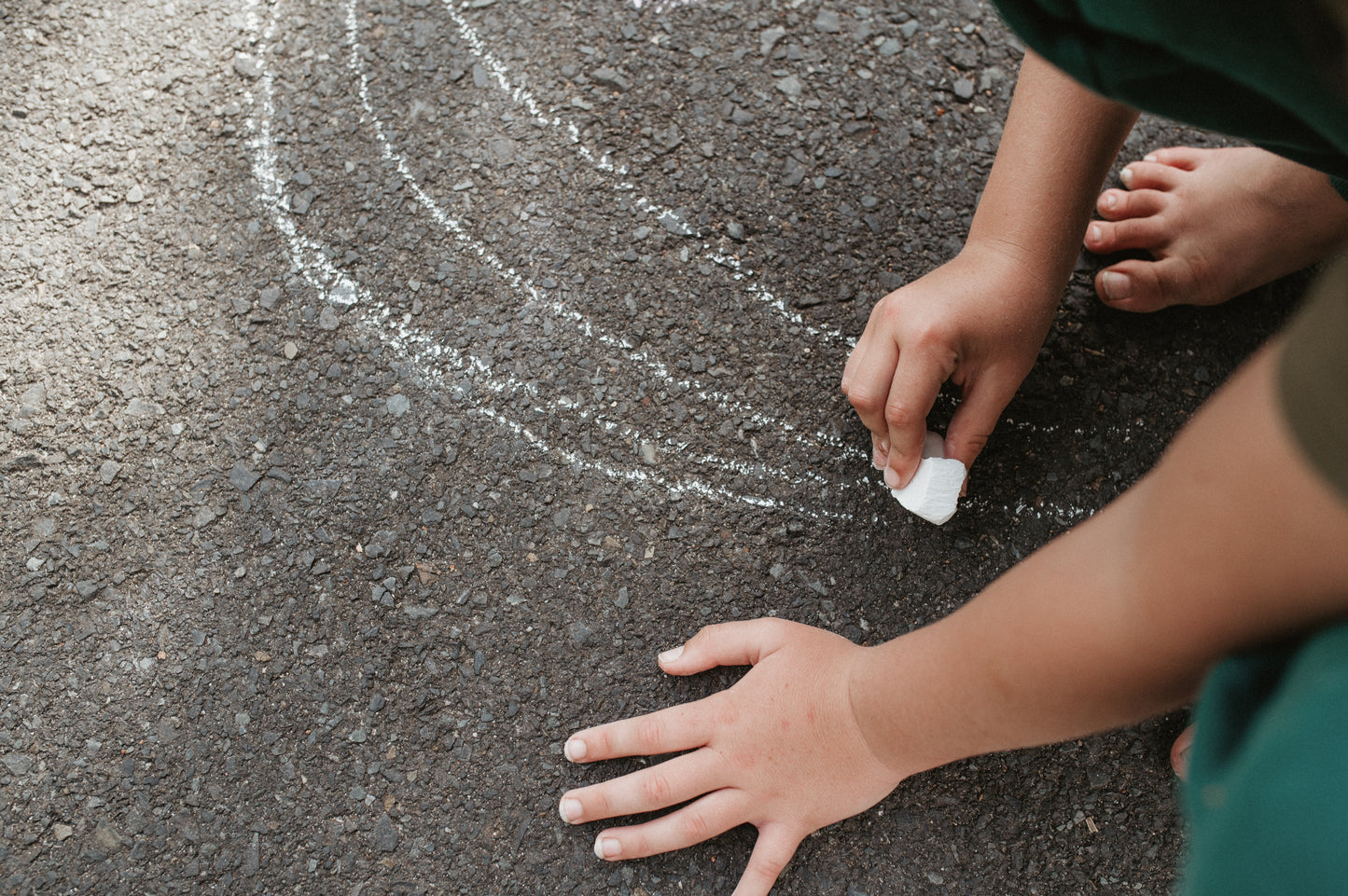 Sidewalk scribbles - DINOSAUR SIDEWALK CHALK SET