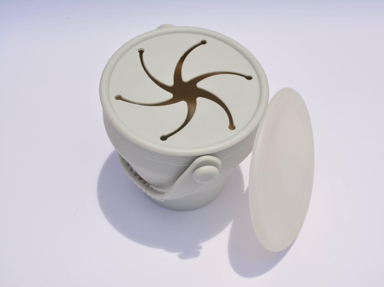 Silicone Snack Cup - moveable handle