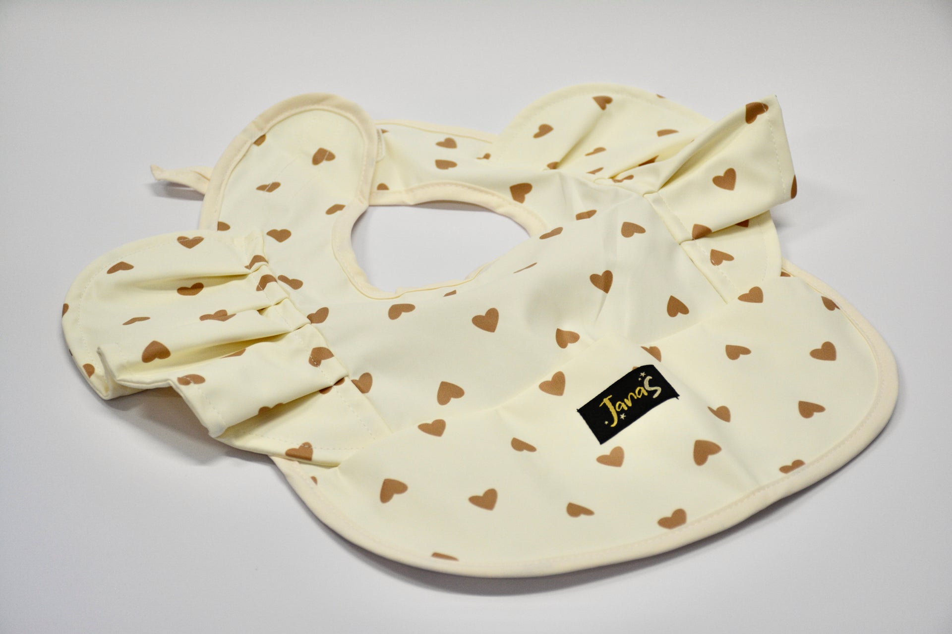 Bamboo Ruffle Bib Ruffle bib - Hearts