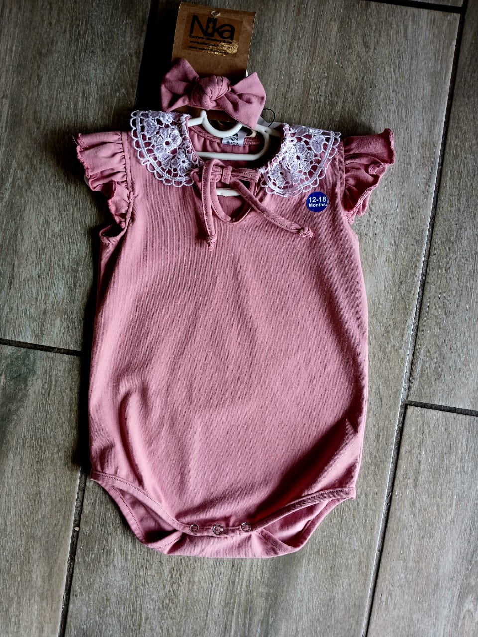 Dusty pink vest with lace collar